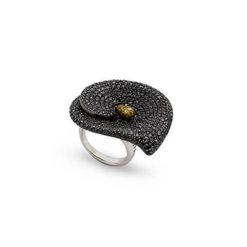 FLOWER RING BLACK DIAMONDS